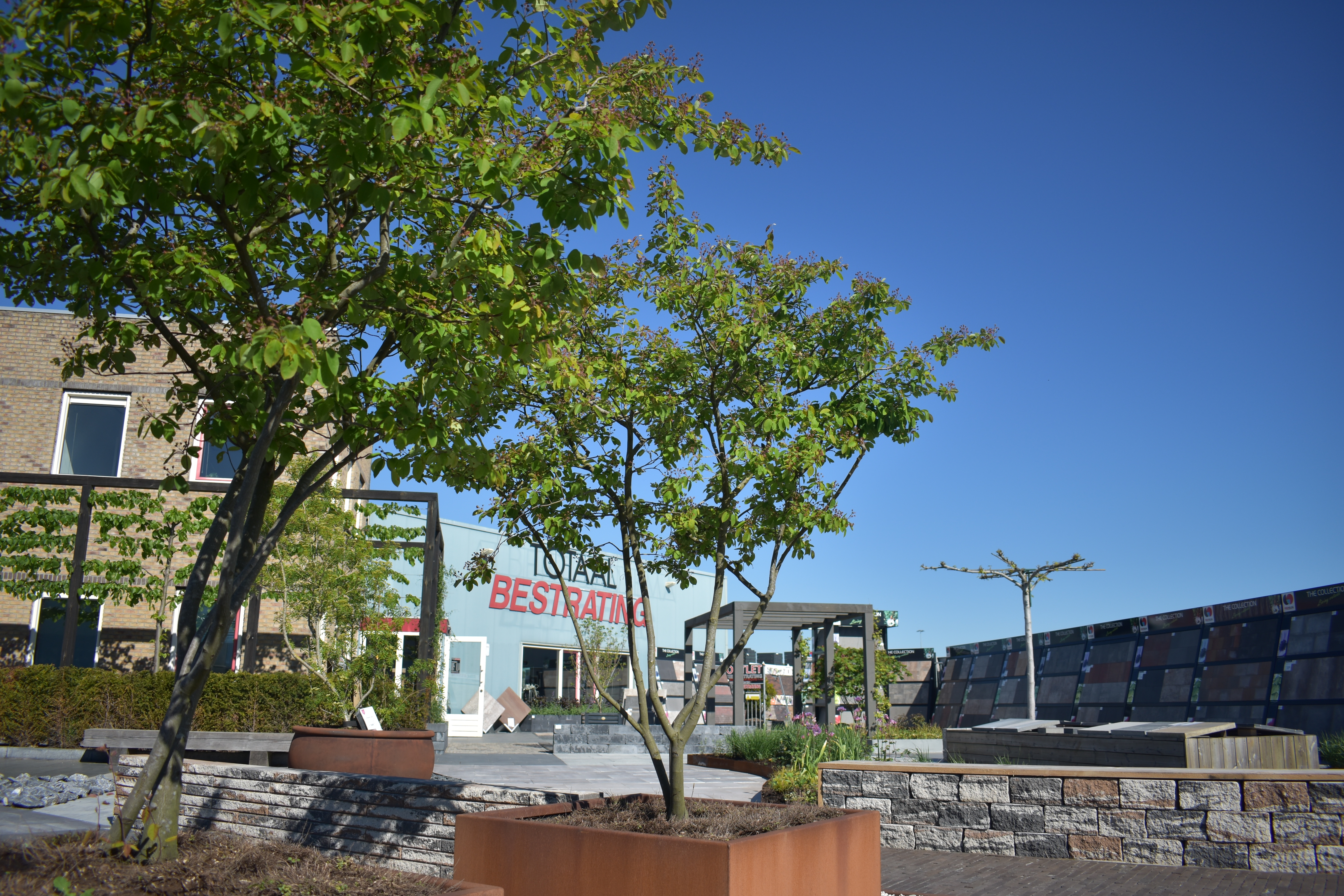 showtuin Totaal Bestrating, 4000m² inspiratie voor sierbestrating en tuintegels