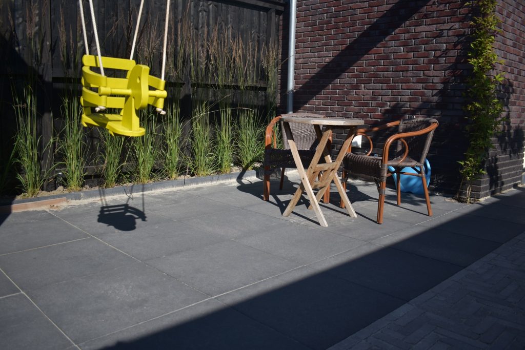zwarte betontegels, kwaliteit betontegels, optimum ardesia graphite
