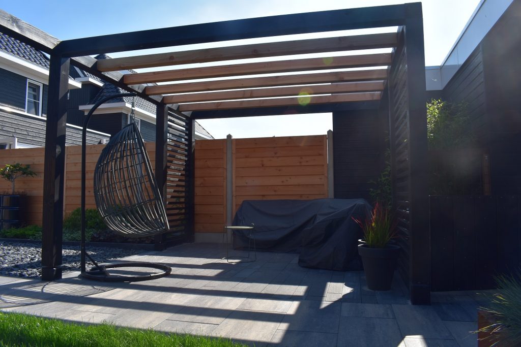 Douglas pergola door Totaal Bestrating Drachten