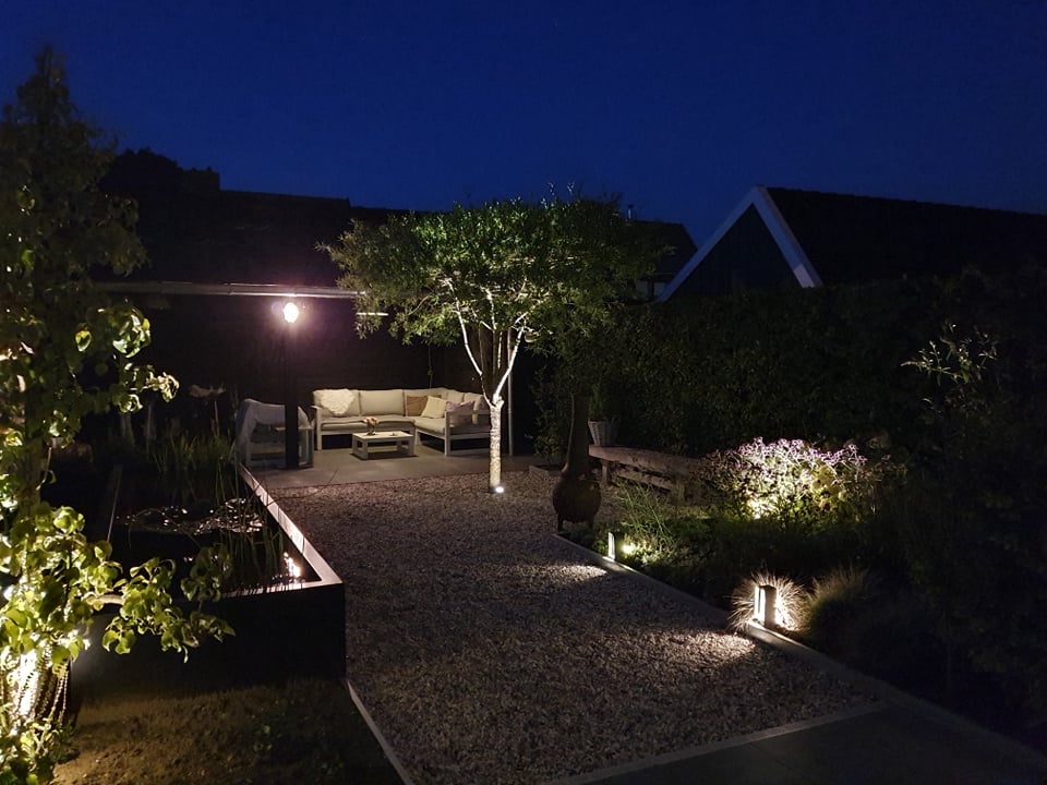 in-lite verlichting in tuin door Totaal Bestrating Drachten