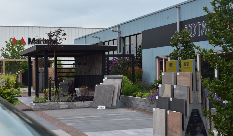 Showtuin Totaal Bestrating Drachten voor al uw sierbestrating, split, overkappingen en meer.